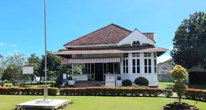 Di Rumah Ini Cinta Soekarno dan Fatmawati Bersemi, Penuh Derai Air Mata dan Pengorbanan