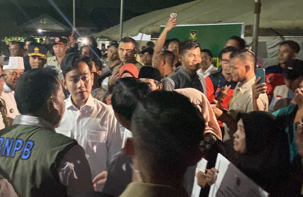 Wapres Gibran Kunjungi Korban Gempa Bumi di Bengkulu dan Berikan Bantuan