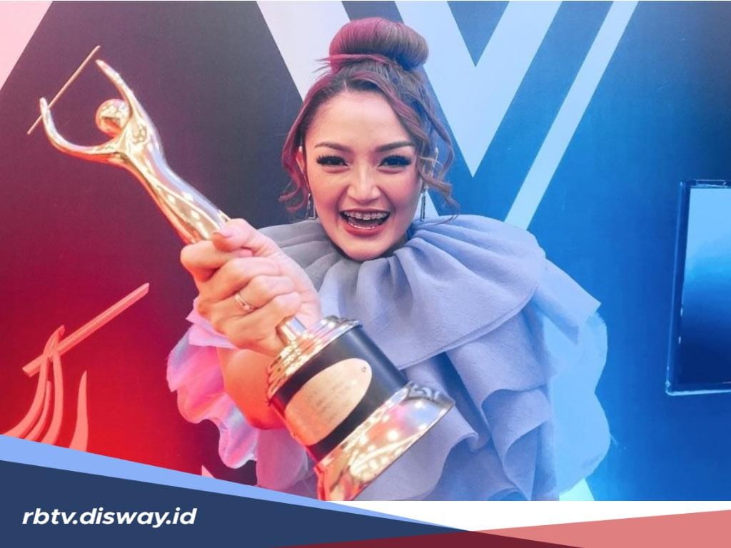 Lagu Lagi Syantik Tembus 700 Juta Views, Siti Badriah Banjir Penghargaan,Termasuk dari Kerajaan Thailand
