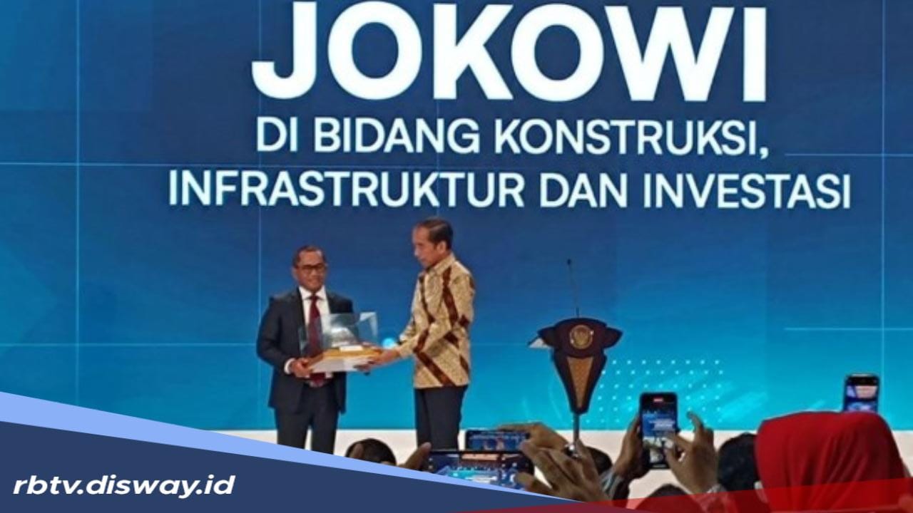 Terima Helm Baja dari Gapensi, Jokowi Resmi Dinobatkan jadi Bapak Konstruksi Indonesia 