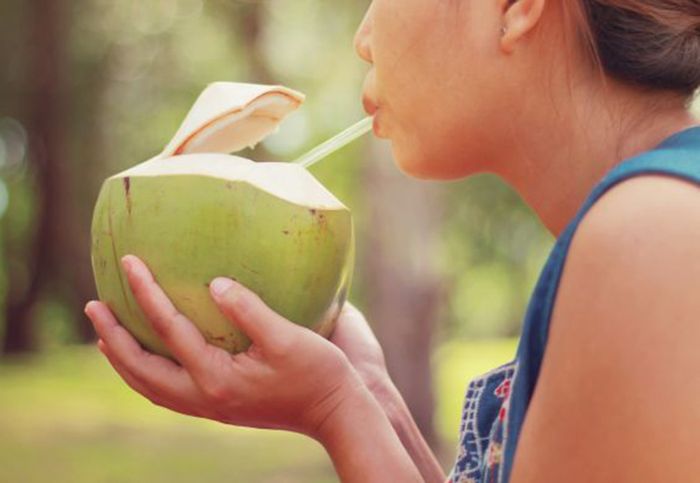 Dampak Bagi Wanita Konsumsi Air Kelapa Saat Haid, Silakan Dibuktikan 