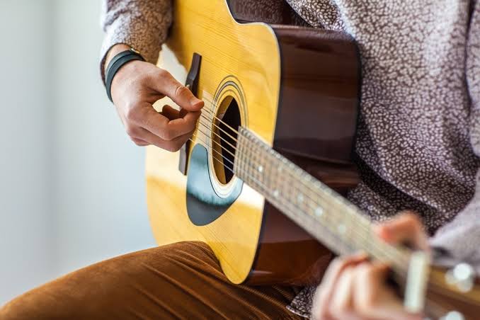 Suka Musik tapi Tidak Bisa Main Gitar, Begini Cara Belajar Gitar yang Paling Mudah