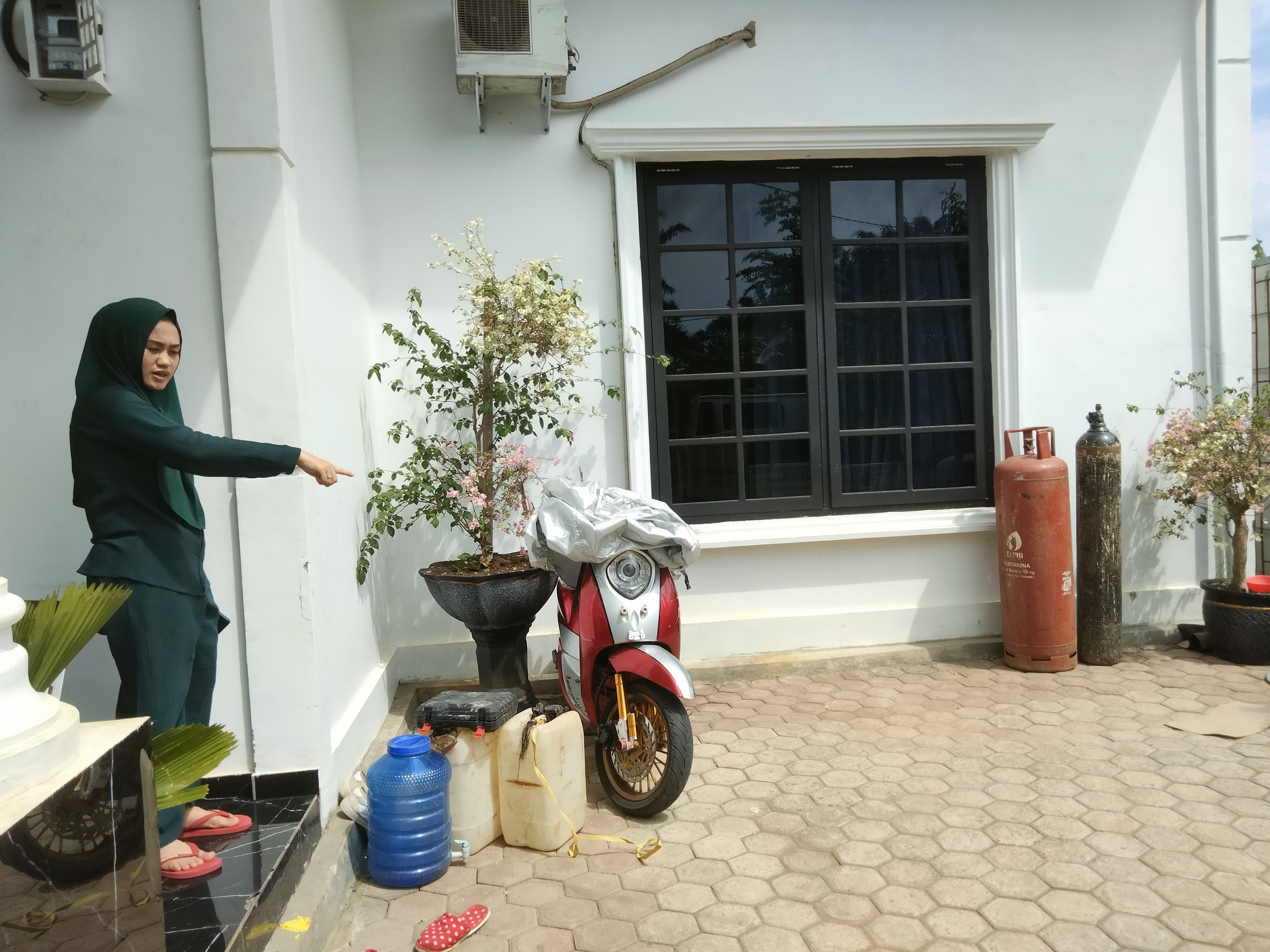 Bandit yang Satroni Rumah ini Sumringah, Sekali Beraksi Gasak Dua Unit Motor 