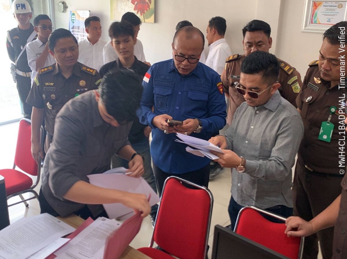 Kejati Bengkulu Pasang Plang Penyitaan Aset Milik Tersangka Kasus Mega Mall di Palembang