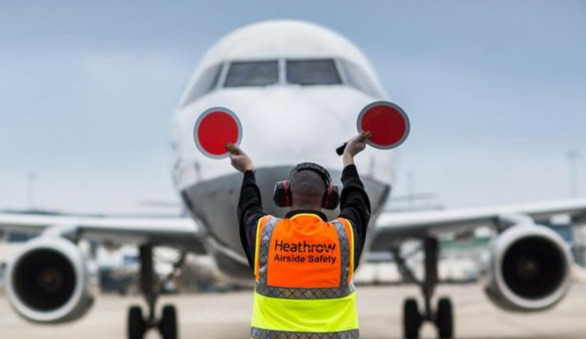 Lumayan Besar, Segini Gaji yang Diterima Tukang Parkir Pesawat di Indonesia