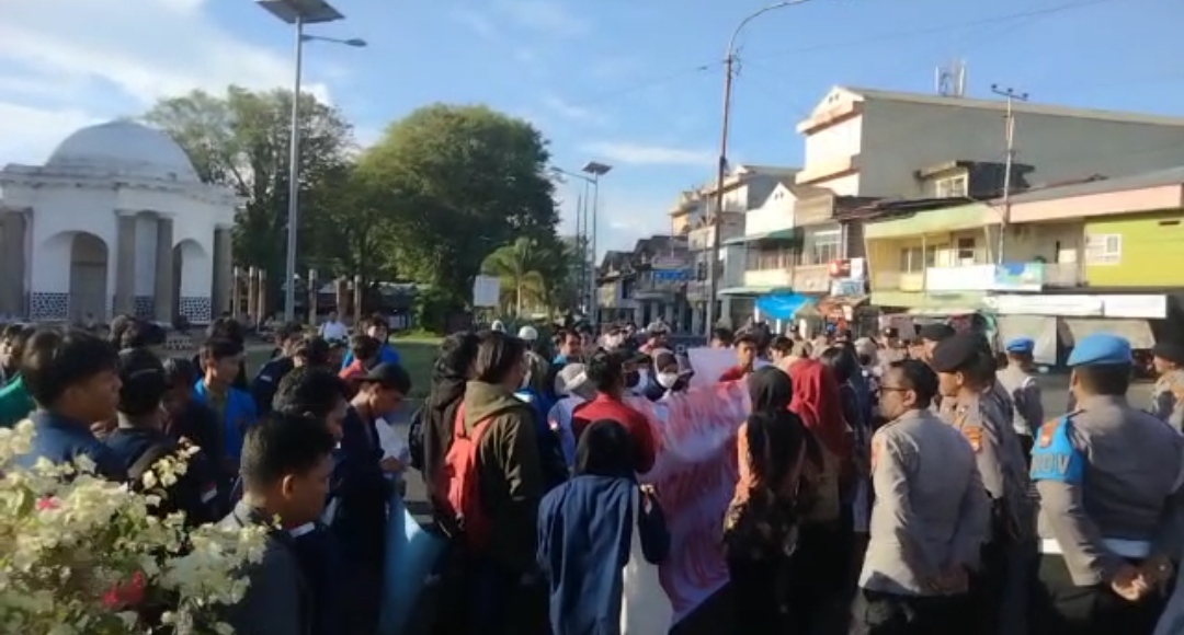 Kunjungan Wapres Diwarnai Demo, Puluhan Mahasiswa Kumpul di Kawasan Baru Koto