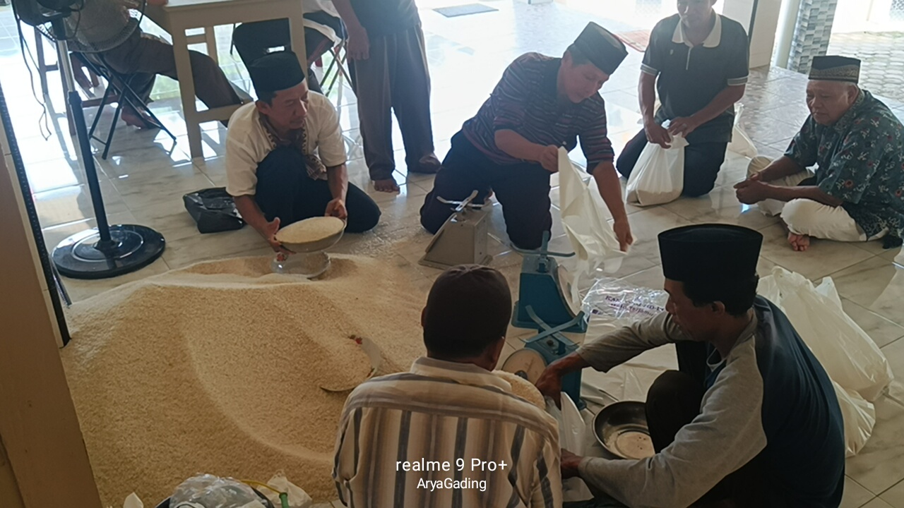 H-2 Idul Fitri, Pengurus Masjid di Kabupaten Seluma Mulai Salurkan Zakat Fitrah 
