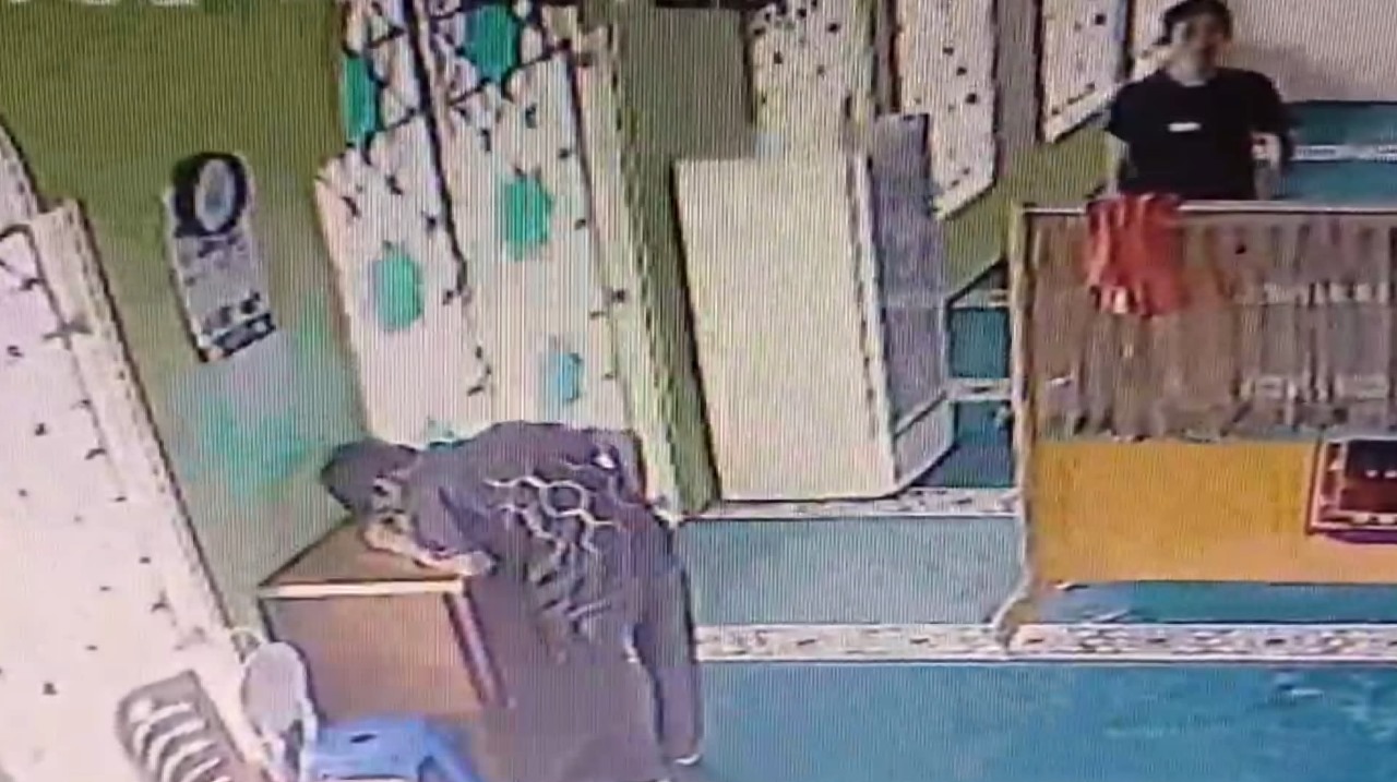 Pencurian Uang Kotak Amal, Kotak Amal Masjid At-Taqwa Dibobol, Pelaku Terekam CCTV