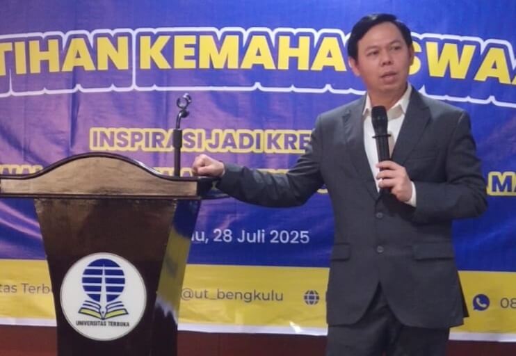 Ketua DPD RI Salurkan Beasiswa di Universitas Terbuka Bengkulu dan Launching Buku 'Green Democracy'