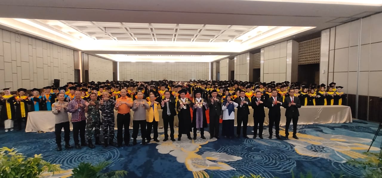 Dihadiri PLT Warek UT Pusat, 689 Mahasiswa UT Bengkulu Diwisuda