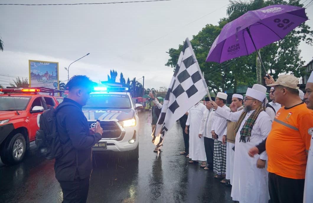 Diawali Sholat Subuh Berjemaah, Gubernur Bengkulu Lepas Pengiriman Bantuan Bencana Sumatera 