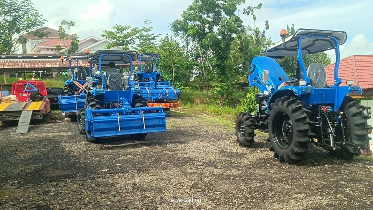 Petani di Seluma Sumringah Dapat 11 Unit Traktor dan 4 Unit Rotavator dari Kementan RI