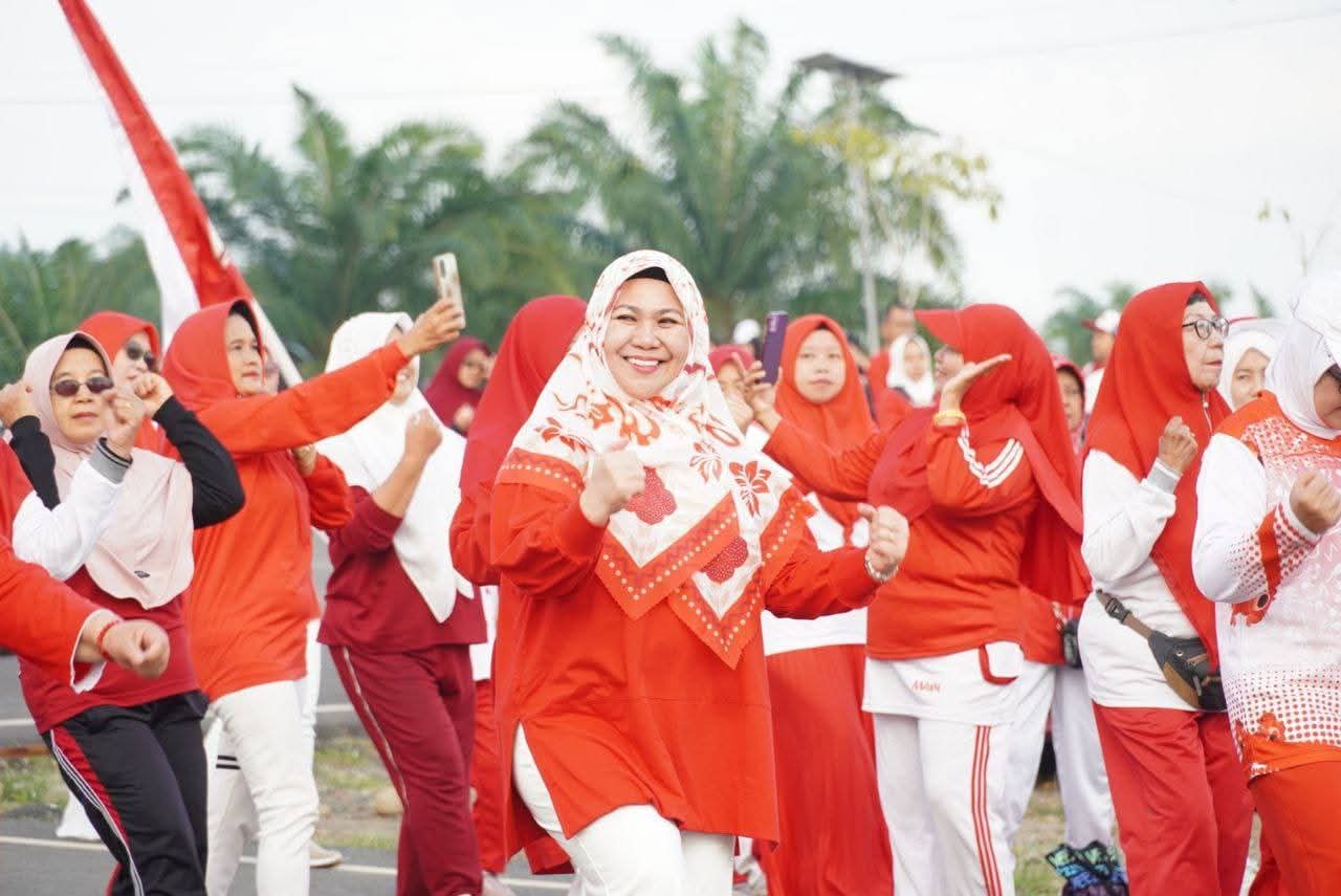 PKK Kota Gelar Senam Bersama Peringati HUT Kemerdekaan RI dan HKG