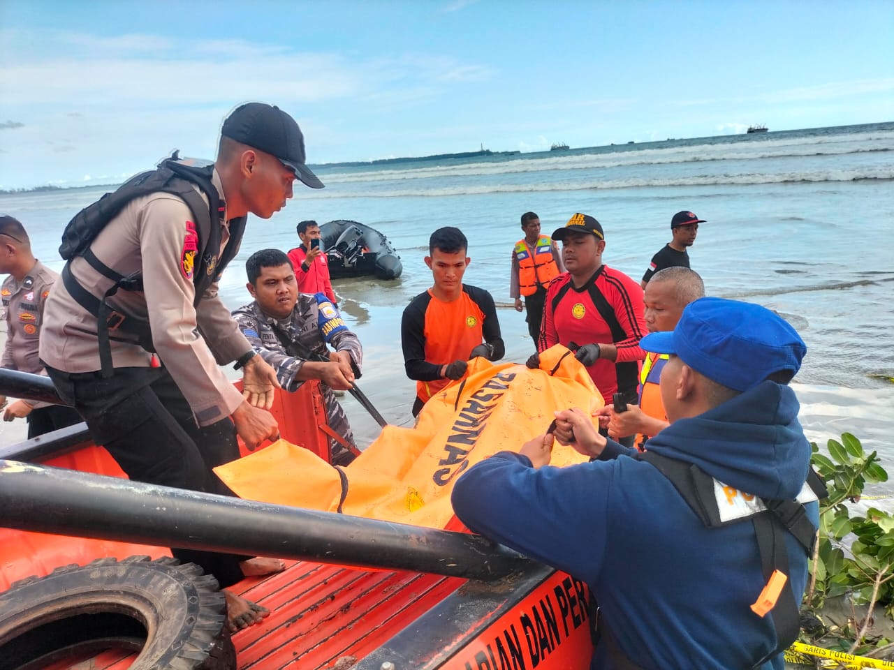 Jenazah Pria Tanpa Identitas Ditemukan di Pinggir Pantai Eks Lokalisasi