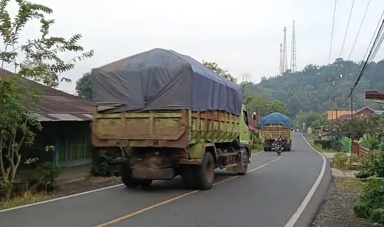 Masih Bandel, Banyak Truk Langgar Jam Operasional di Bengkulu Tengah 