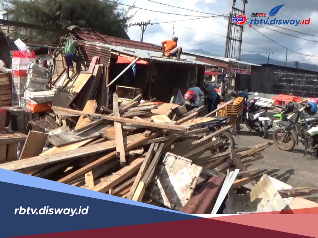 Pedagang Kecewa Dengan Pemkab dan Dewan, Lapak Dibongkar Mandiri 