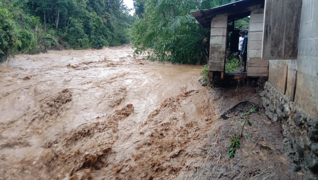 Dapur Rumah Warga Seluma Utara Hanyut Tersapu Sungai yang Meluap