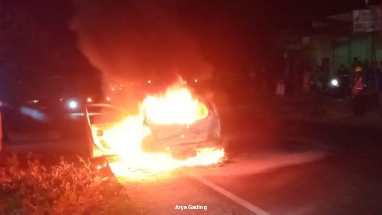 Kronologis Mobil LCGC Milik Guru PPPK Terbakar di Depan Indomaret Talo