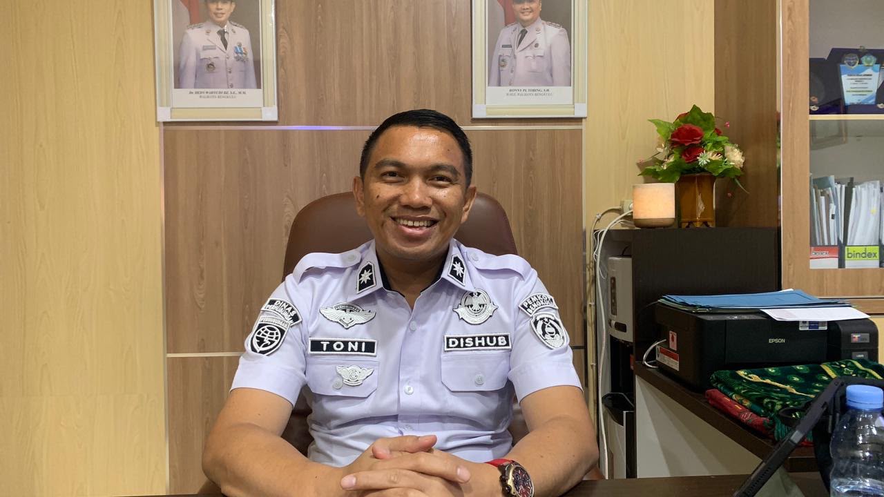 Dishub Kota Bengkulu Perbaiki 18 Titik Lampu Penerangan di Jalan Aru Jajar
