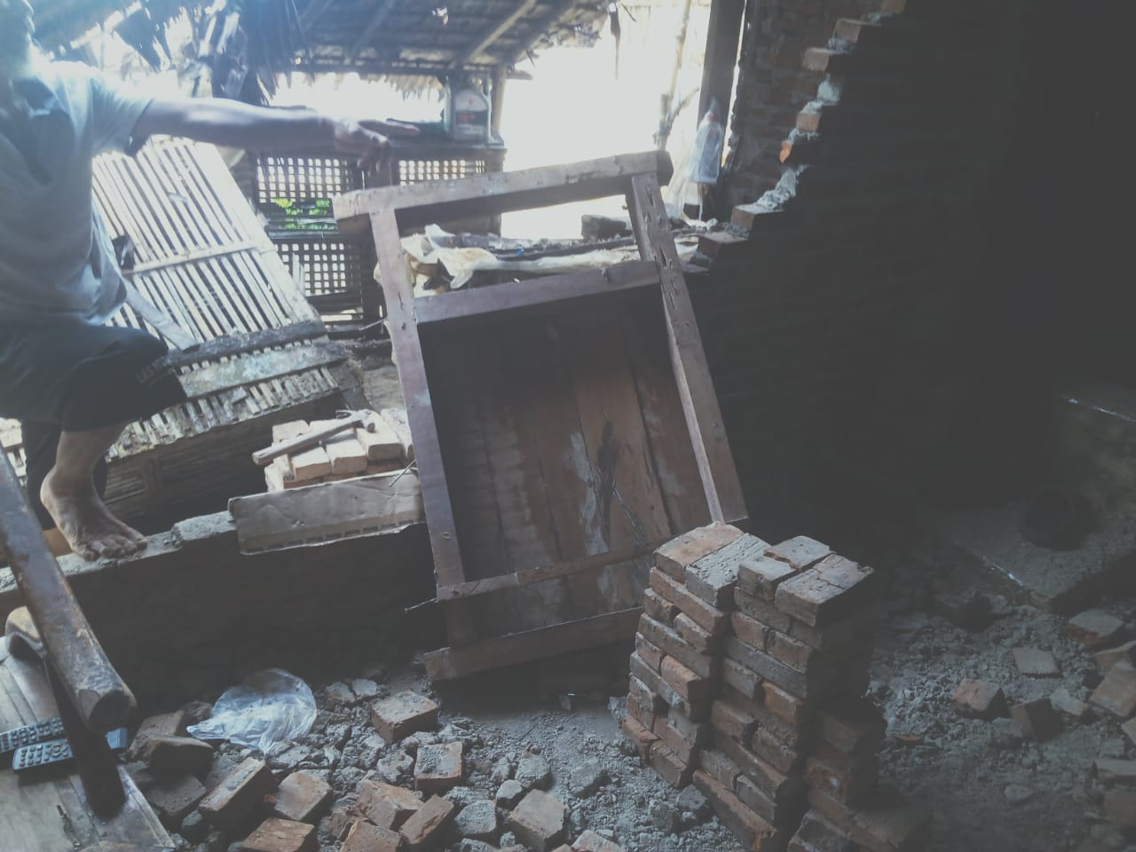 Digoyang Gempa 6,3 SR, 3 Rumah Warga Seluma dan Puskesmas Pembantu Rusak Parah