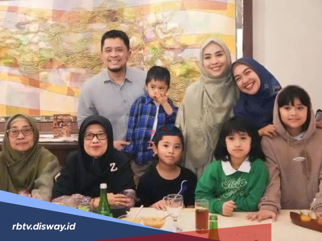 Adab Oki Setiana Dewi Tuai Cibiran saat Buka Puasa Bersama Keluarga, Warganet: Padahal Ustadzah 