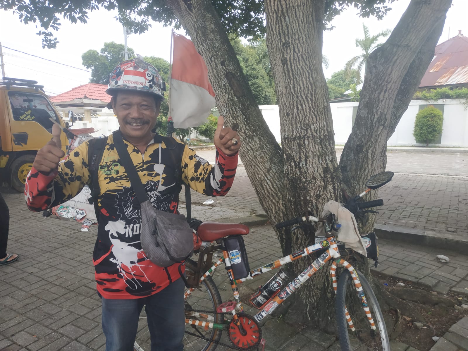 Modal Rp 800 Ribu, Pria Riau Bersepeda Keliling Indonesia,  Mampir di Danau Dendam   