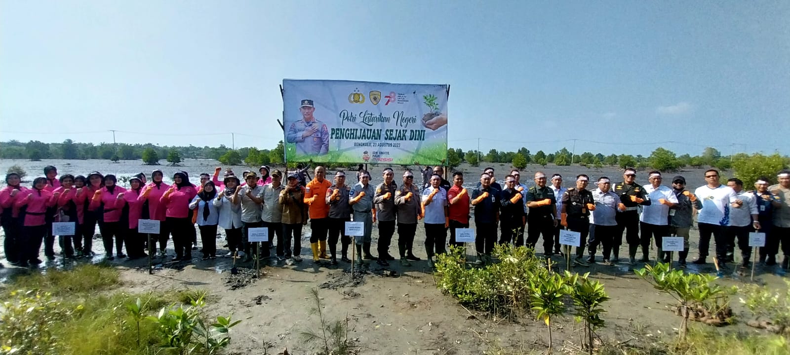 'Polri Lestari Negeri' Tanam 2.000 Bibit Mangrove Di Pantai Bengkulu, Targetnya 5.000 Pohon