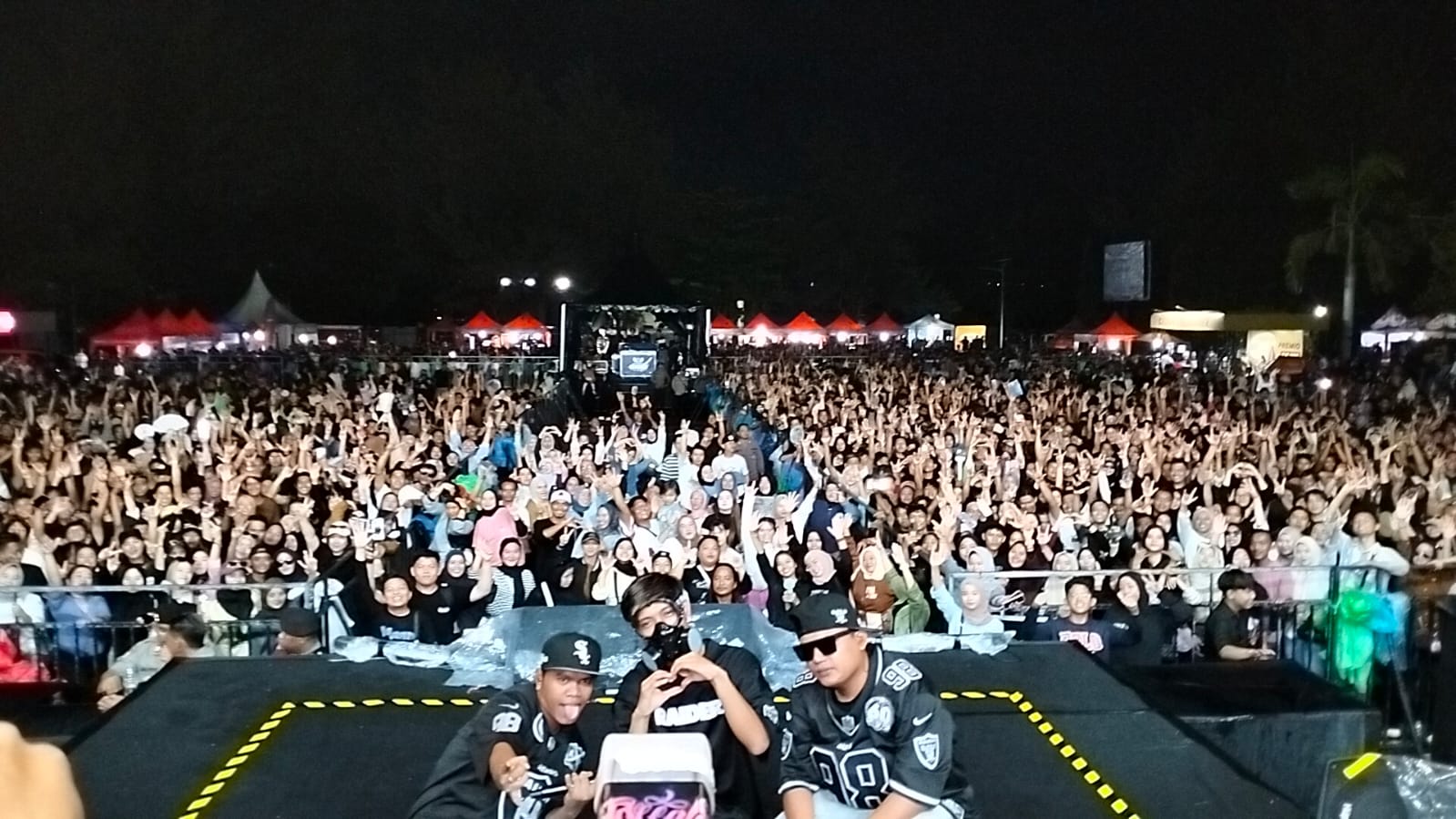 Pentas Narasi HUT Rakyat Bengkulu Ke-24 Ambyarrr! NDK AKA Sukses Bius Ribuan Penonton 