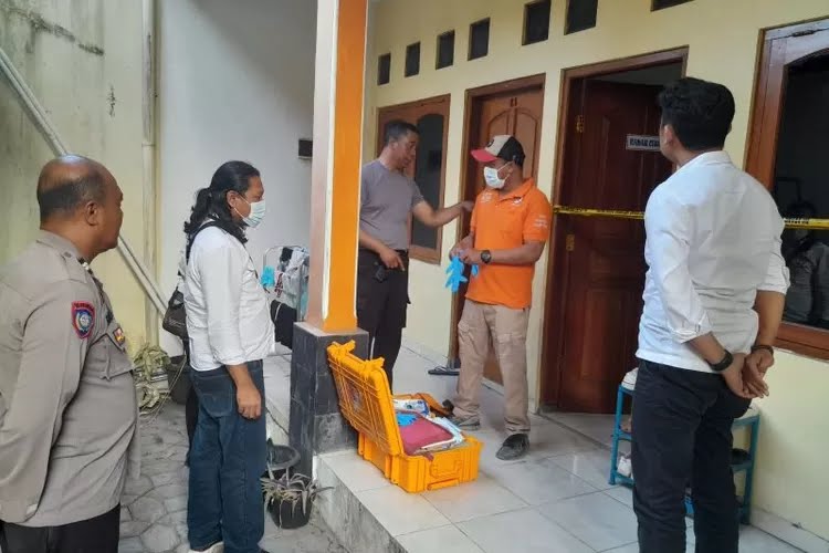 Mahasiswi Ditemukan Meninggal Dalam Kamar Kosan, Mengenakan Mukena dan Pakaian Lengkap 