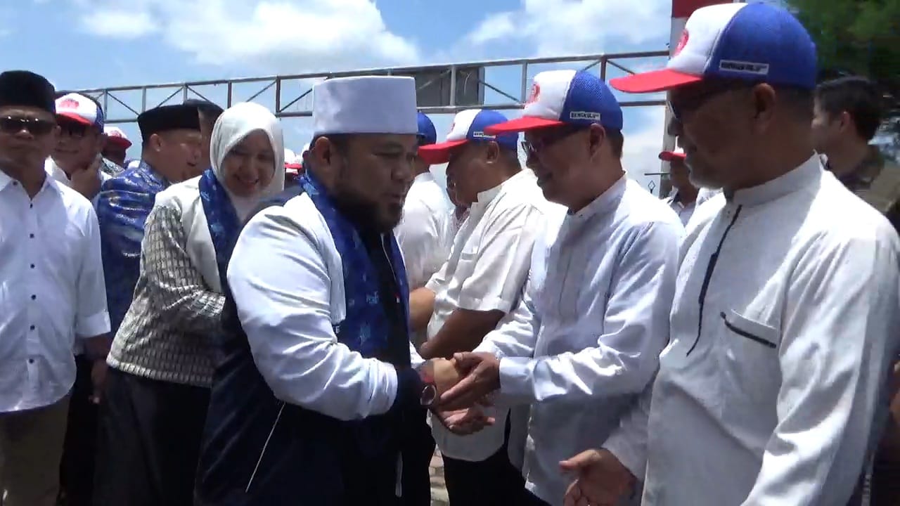 Tiba di Bengkulu, Gubernur Helmi dan Istri Disambut ASN Provinsi hingga Pendukung 