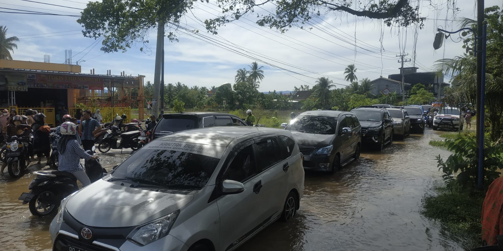 Jalinbar Sumatera di Kabupaten Kaur Terendam Banjir, Lalin Macet hingga 1 Km