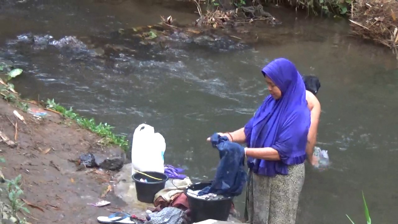Sumur Kering, Warga di Kepahiang Jalan Kaki 2 Kilometer untuk Mandi dan Mencuci Pakaian   