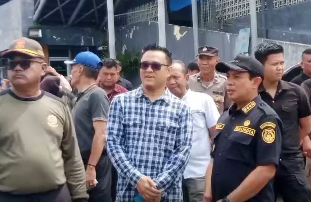 Penataan PKL, Masih Ada yang Jualan di Luar Pasar, Walikota Temui PKL KZ Abidin