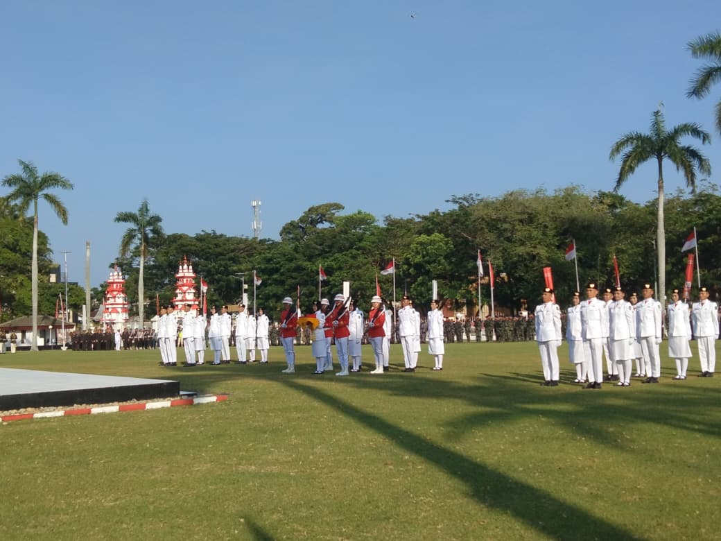 Upacara HUT Kemerdekaan RI ke-80, Gubernur Helmi Ingatkan Semangat Gotong Royong Modal untuk Eksis