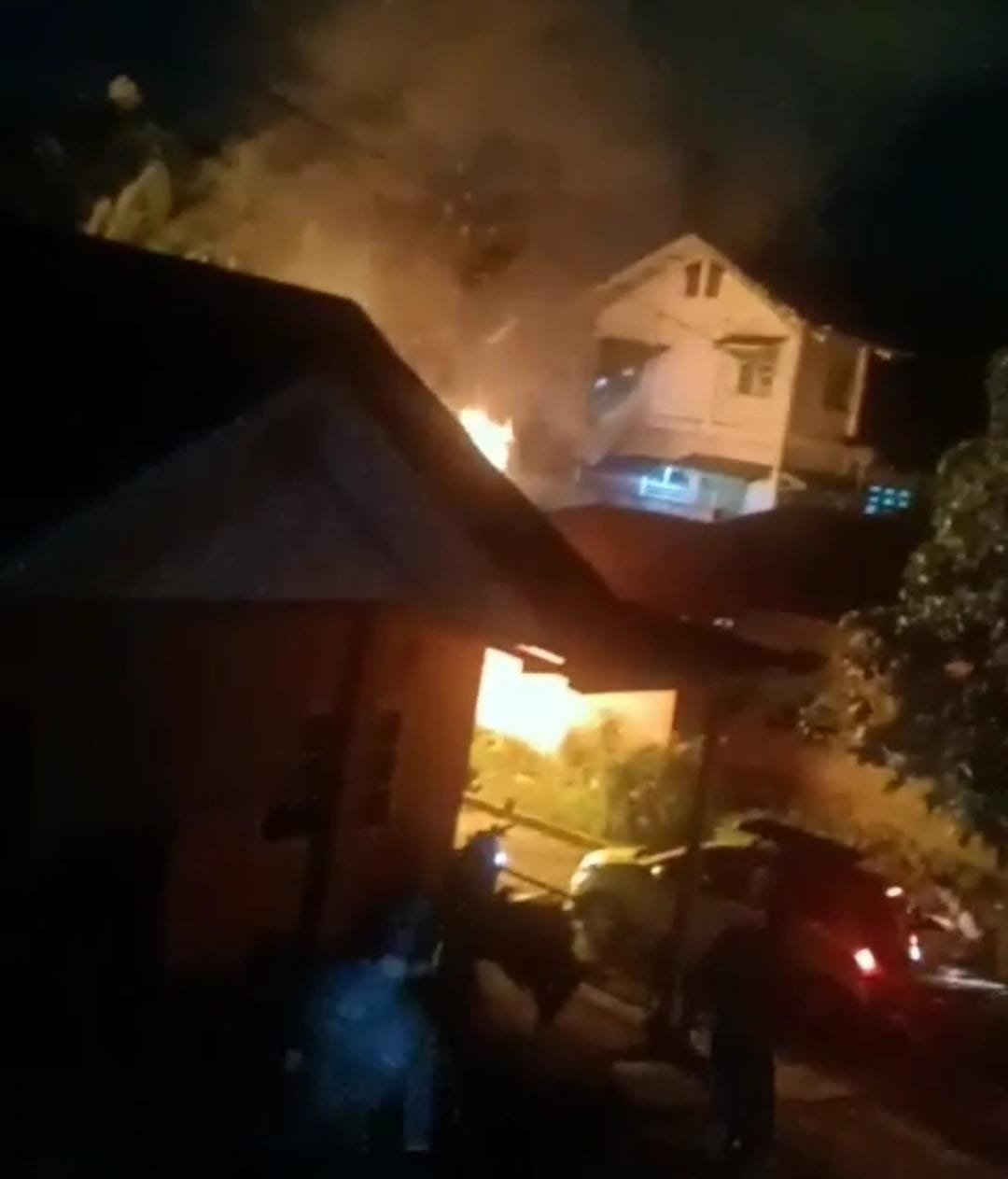 Perkara Bakar Sampah, Kobaran Api Membesar di Jalan Seruni Tanah Patah Kota Bengkulu