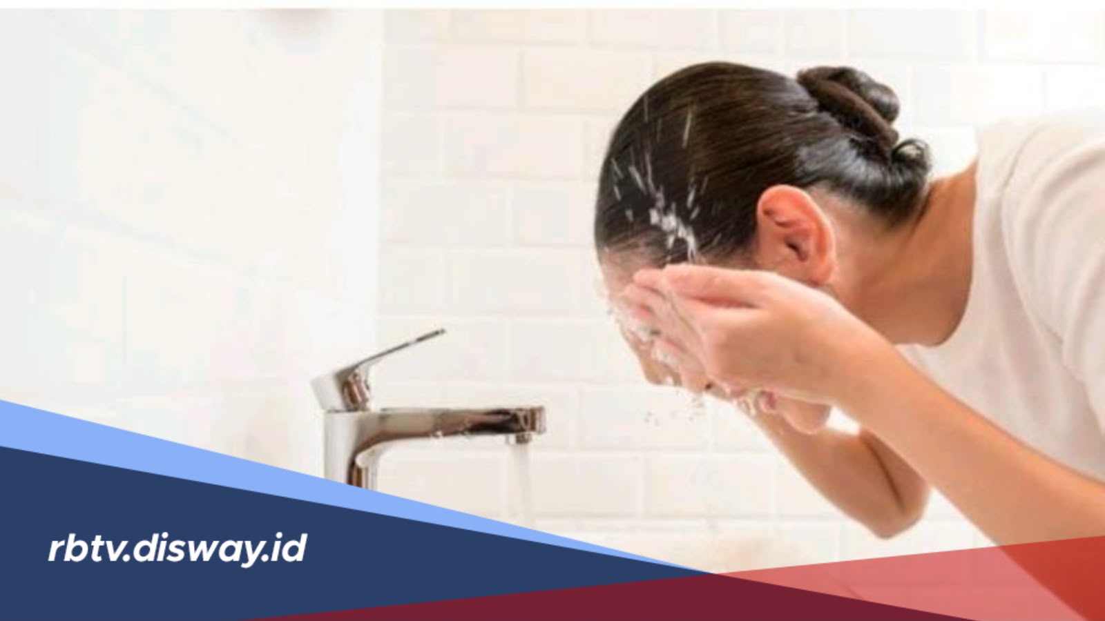 Wajah Makin Berminyak saat Cuaca Panas, Haruskah Cuci Muka Lebih Sering?
