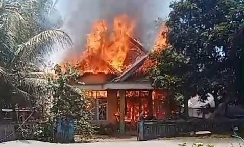 Ditinggal ke Kebun, Rumah Warga Sawang Lebar Bengkulu Utara Ludes Terbakar
