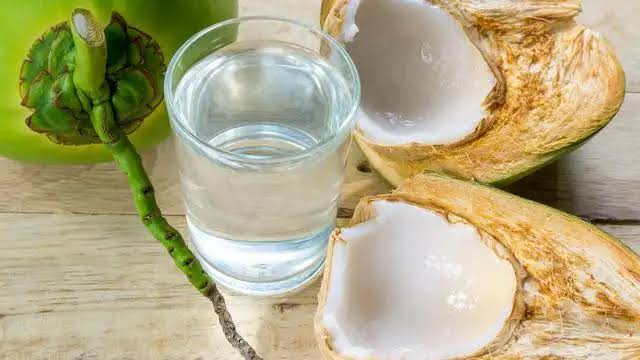 Air Kelapa Bisa Usir Penyakit Asam Lambung, Begini Aturan Minumnya