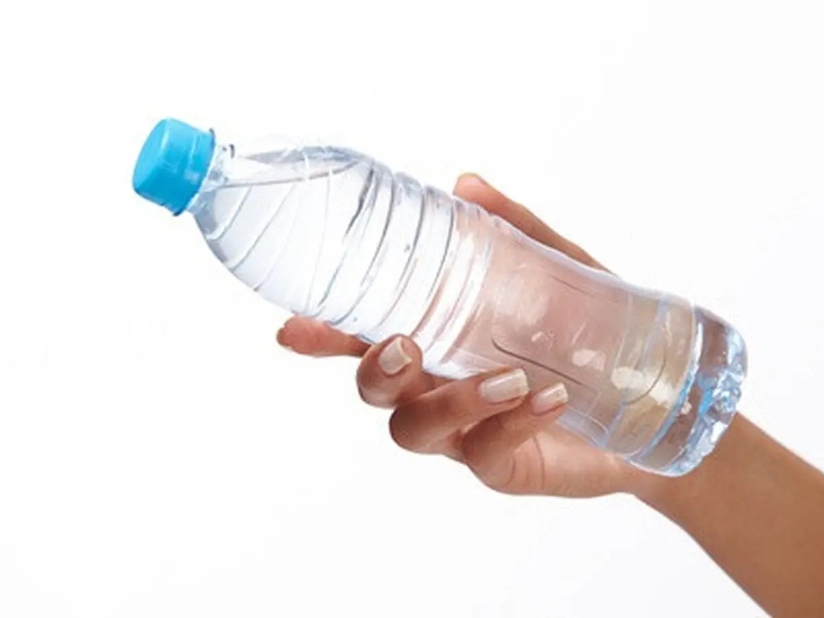 Jangan Salah! Ini Perbedaan Manfaat Air Mineral Vs Air Putih Biasa