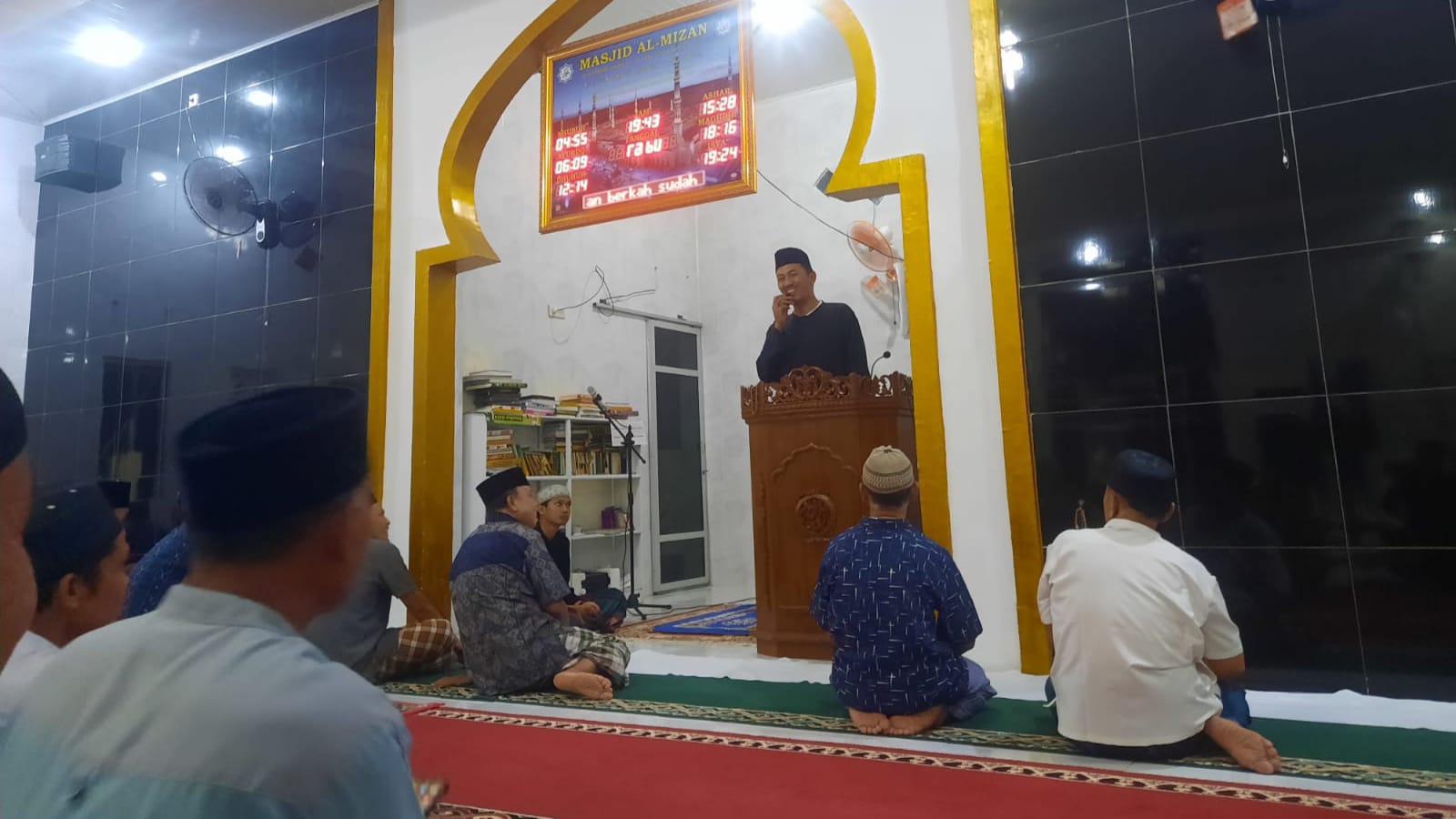 Selama Ramadhan, Kapolsek Talo dipercaya Warga Menjadi Imam Sholat Tarawih 