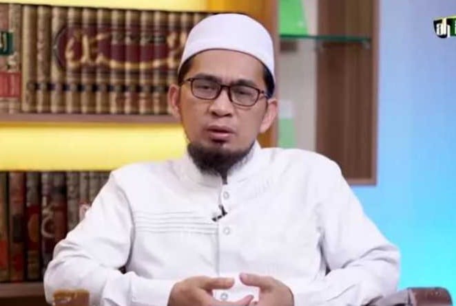 Sudah Sering Berdoa Namun Belum Dikabulkan, Ustadz Adi Hidayat Rekomendasikan Baca Satu Kalimat Ini 