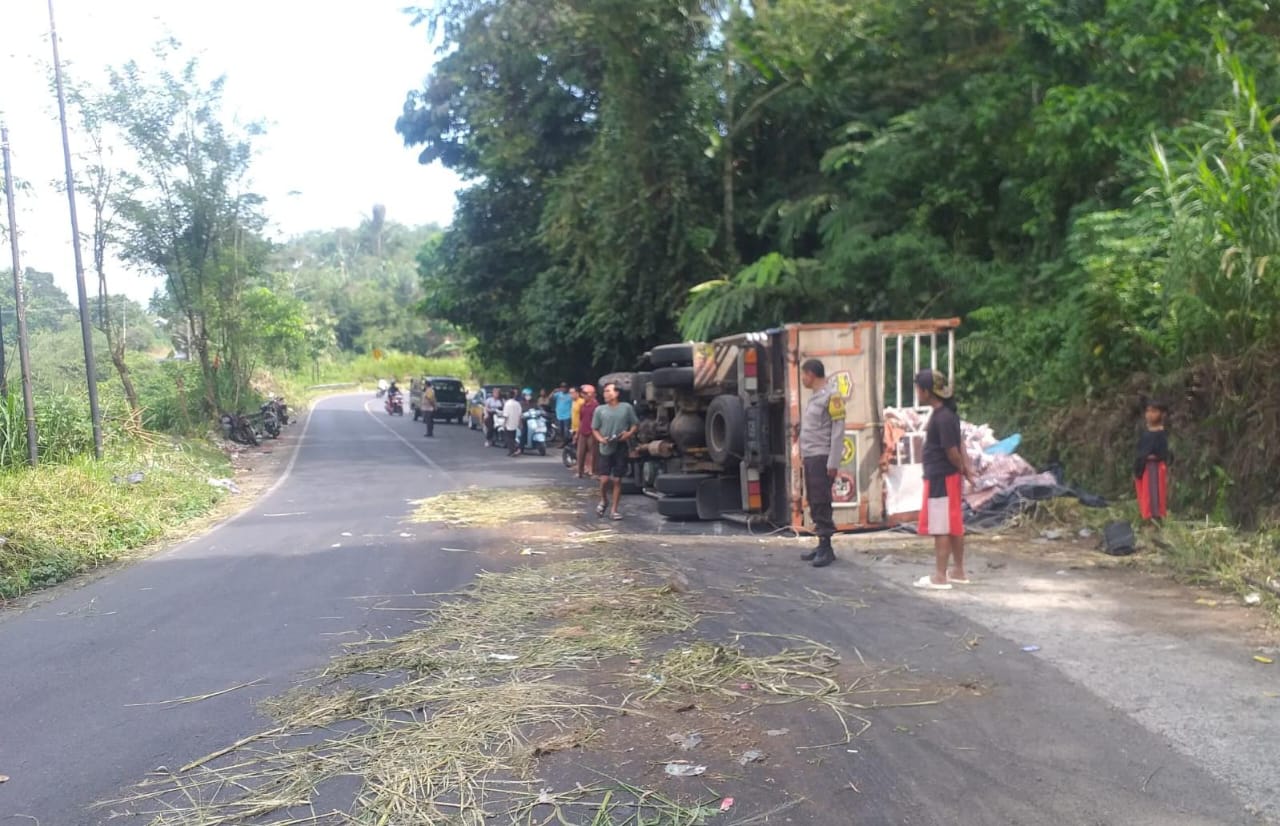 Truk Rem Blong, Tikungan Daspetah dan Pungguk Beringang Banjir Basreng