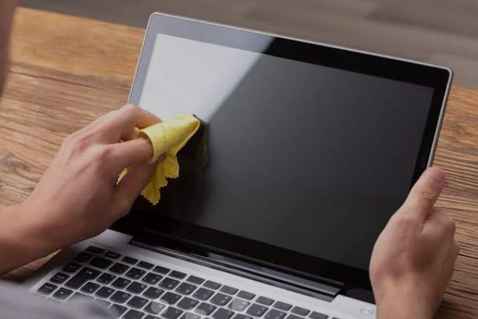 Layar Laptop Bersih, Kerja Tidak Terganggu, Ini 3 Cara Mudah Membersihkannya