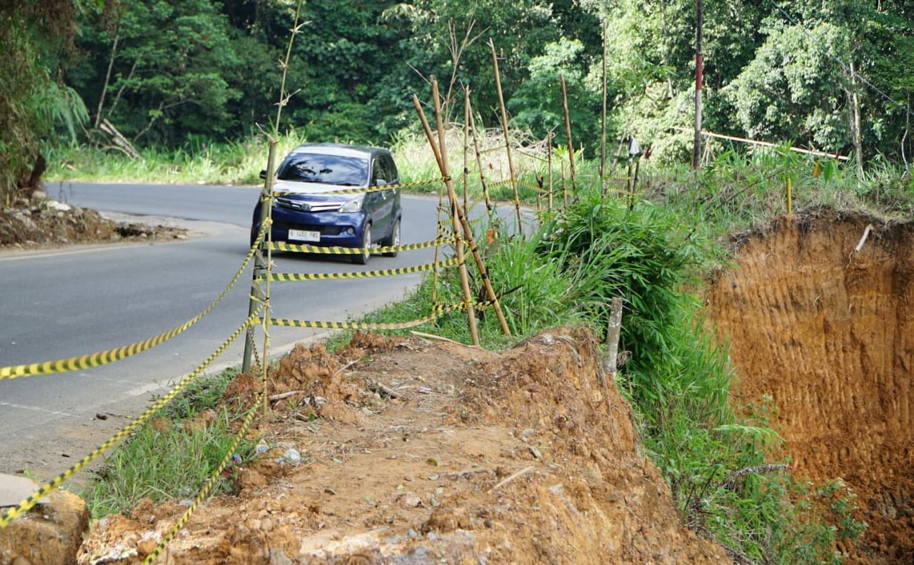 Wagub Mian Tinjau Proyek Penanganan Longsor Nakau-Kepahiang, Status Lahan Dipertanyakan