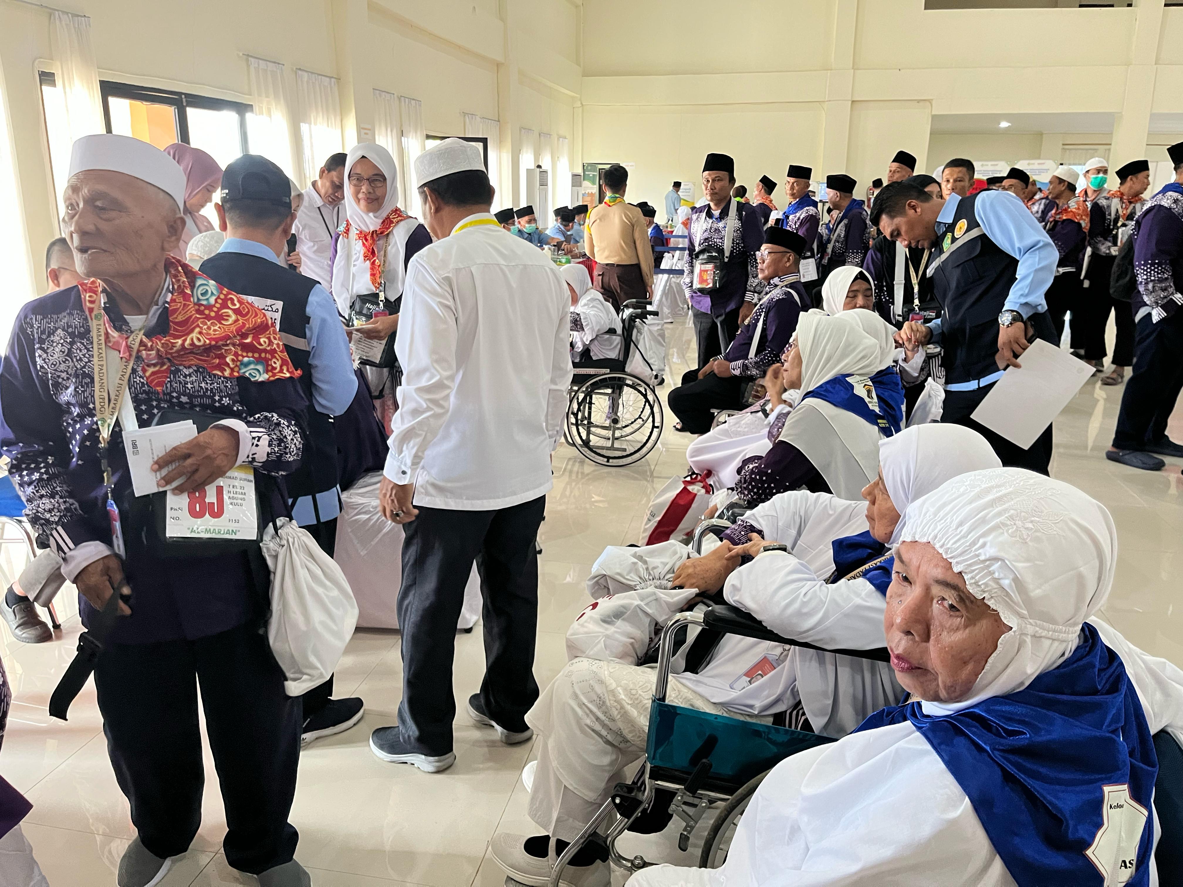 423 CJH Kloter Pertama Tiba di Asrama Haji Bengkulu, Baru Diberangkatkan ke BIM Padang Minggu Pagi  