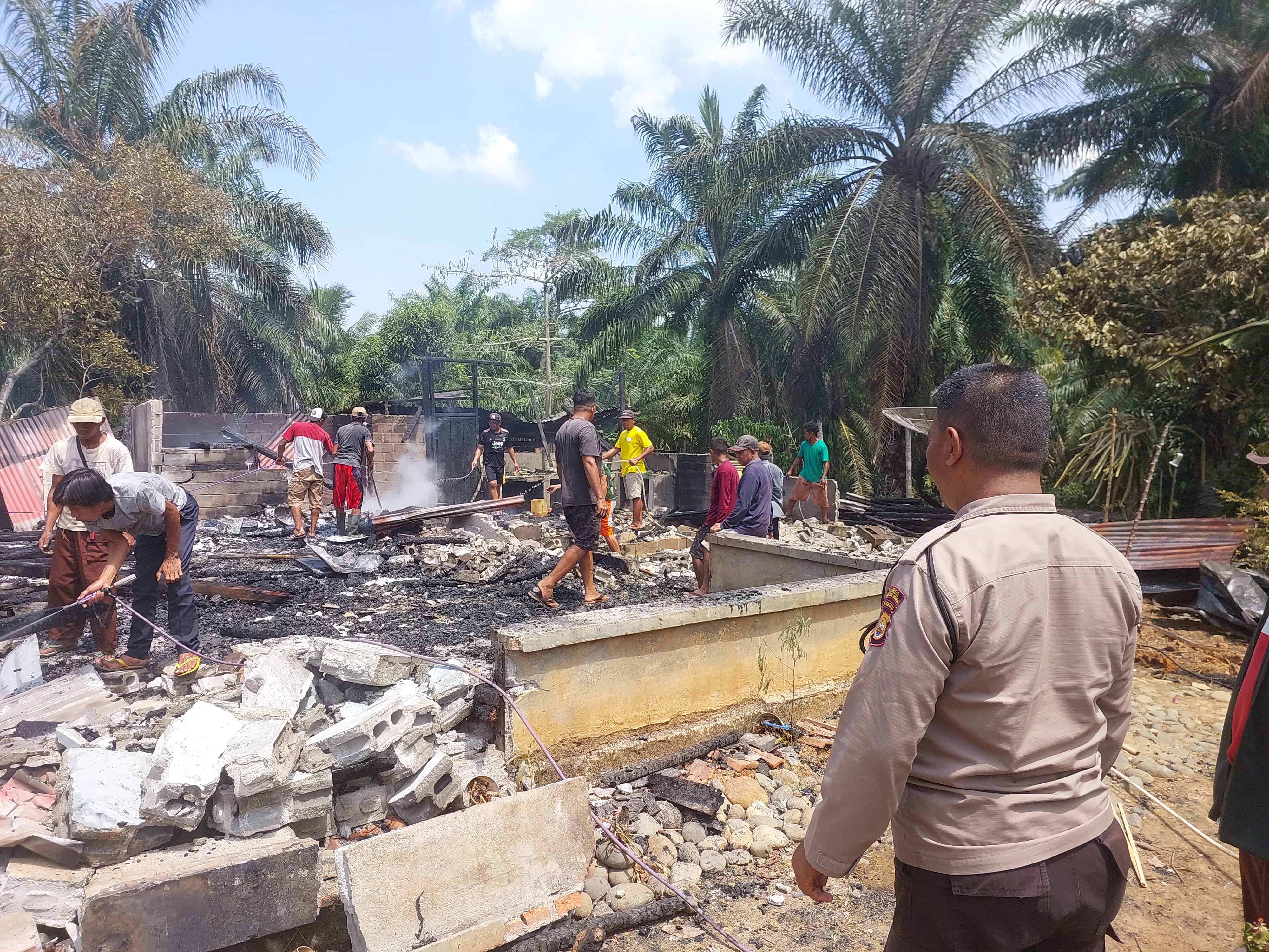 Jelang Salat Jumat, Satu Rumah di Bengkulu Utara Terbakar Tidak Sisakan Satupun Harta Benda