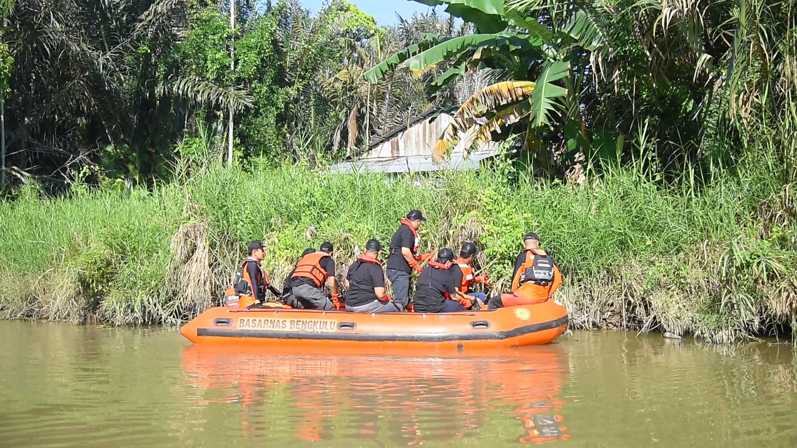 Peringati Hari Sungai Nasional, BWSS VII Susuri Sungai Bengkulu dan Kumpulkan 1,6 Ton Sampah