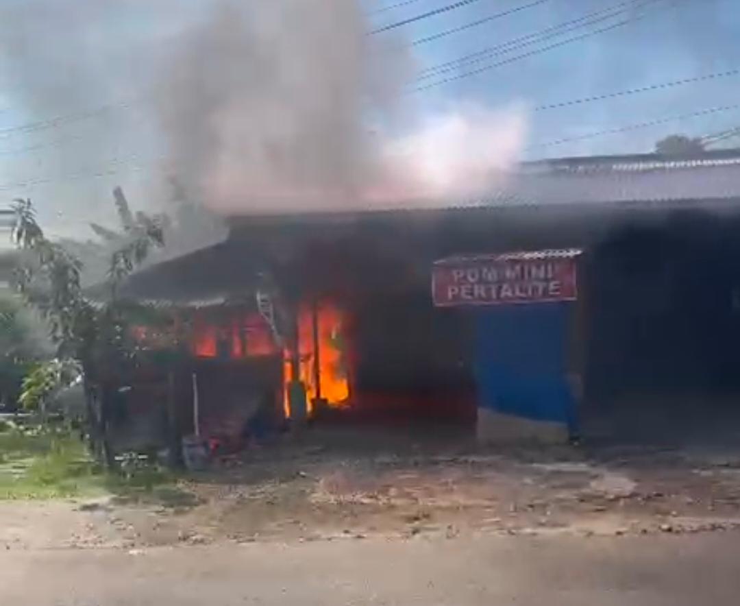 Hati-hati Kalau Bakar Sampah, 2 Ruko di Jalan Citandui Dilahap Api