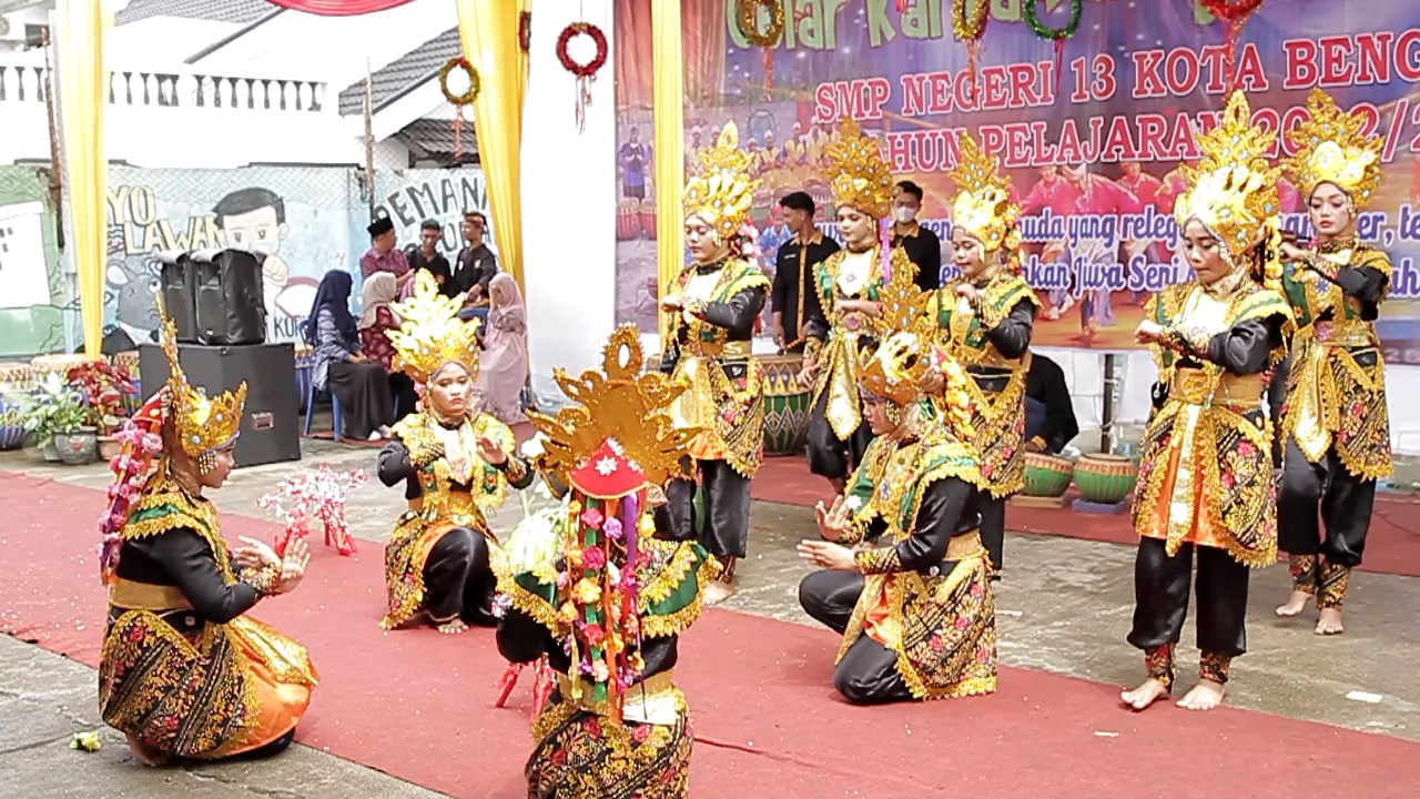 Asah Bakat Seni dan Wirausaha Murid SMPN 13 Kota Melalui Gelar Karya dan Uji Praktik 