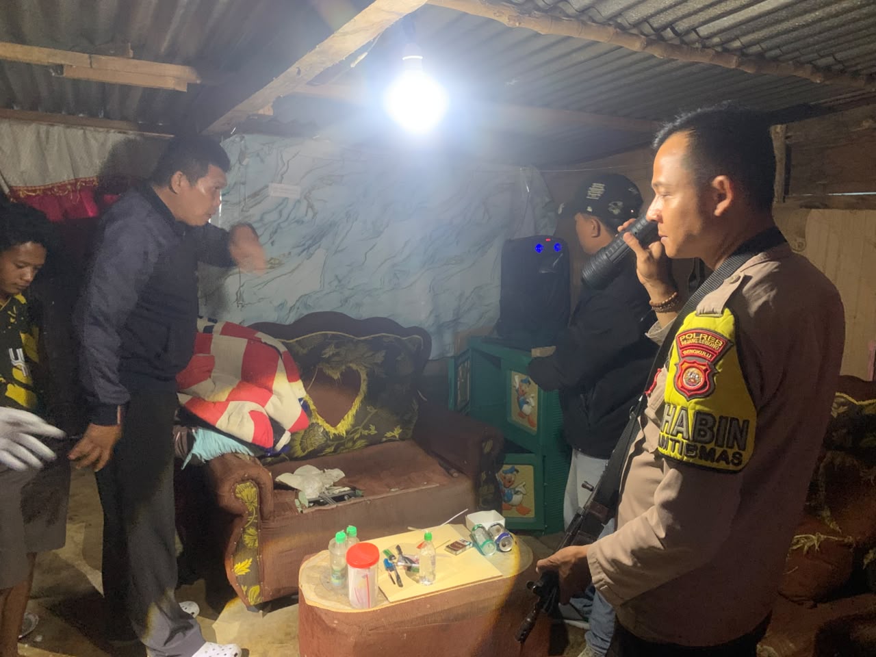 Gerebek Rumah Warga, Polsek PUT Amankan 9 Orang serta Narkoba